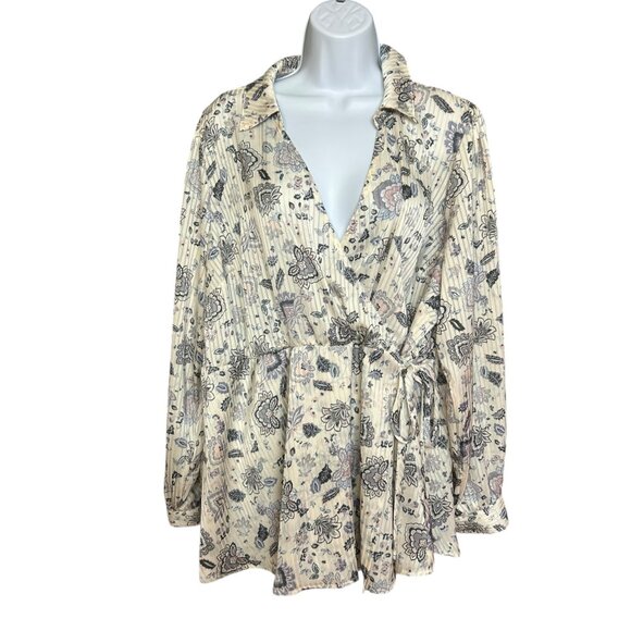 Torrid Cream and Black Floral Blouse - Picture 1 of 9